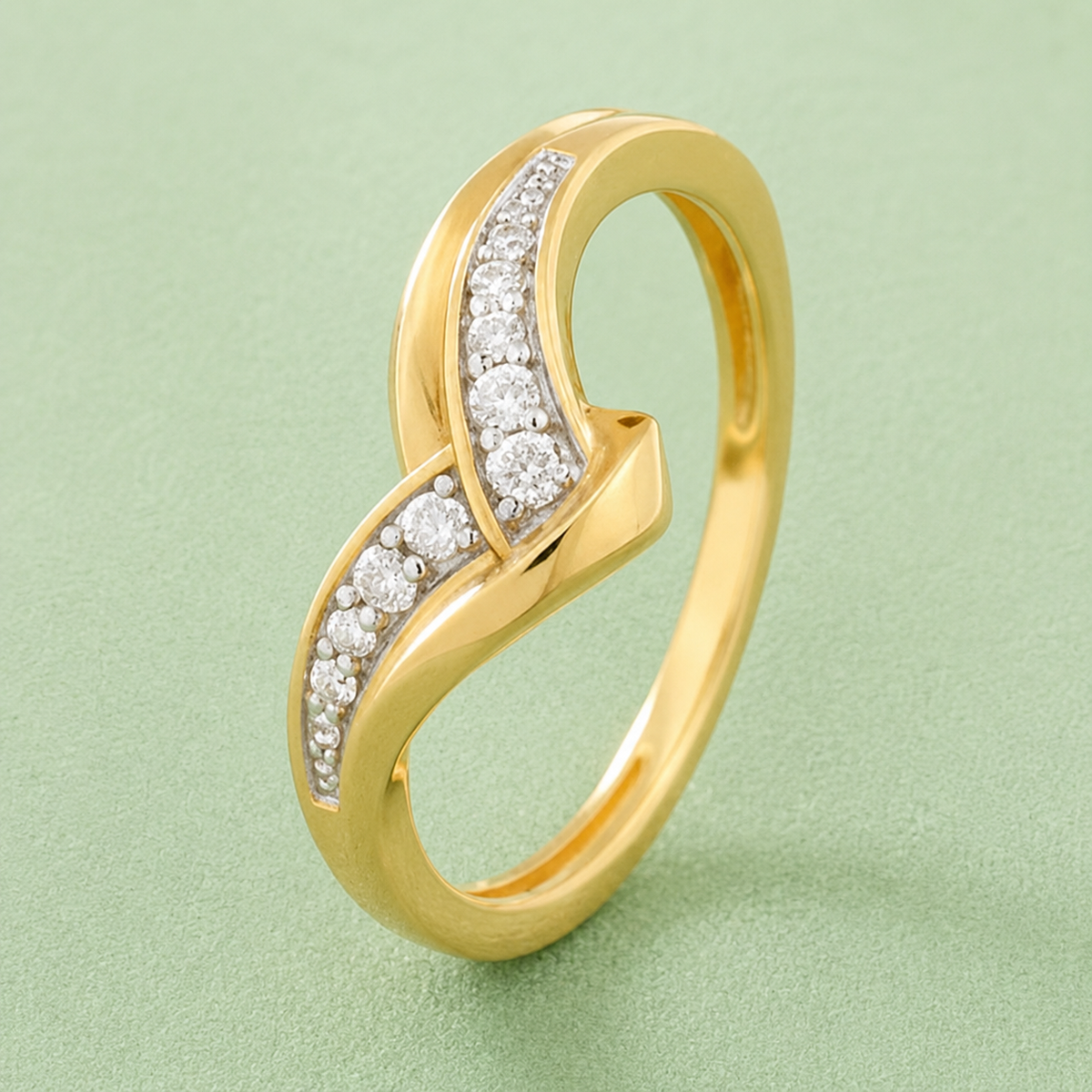 Overlapping Vanki Diamond Ring
